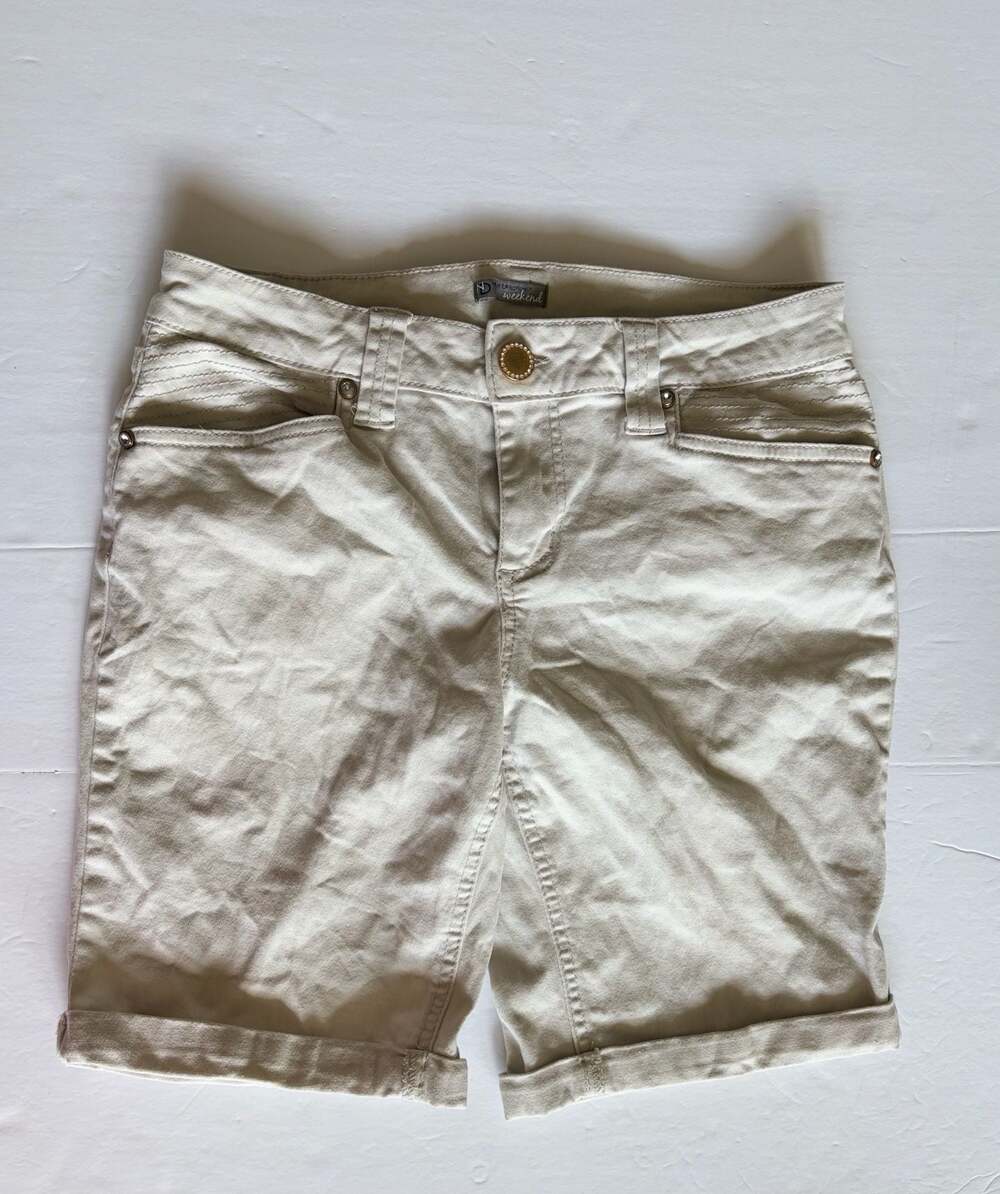 New Directions Weekend Beige Cuffed Denim Shorts Size 6